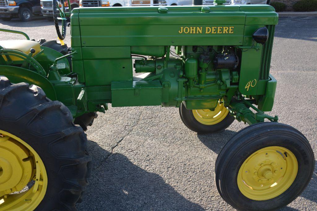 1954 John Deere 40, Runs Good, Great Shape, Front Factory Weight, Factory Wide Front, Clam Shell Fen
