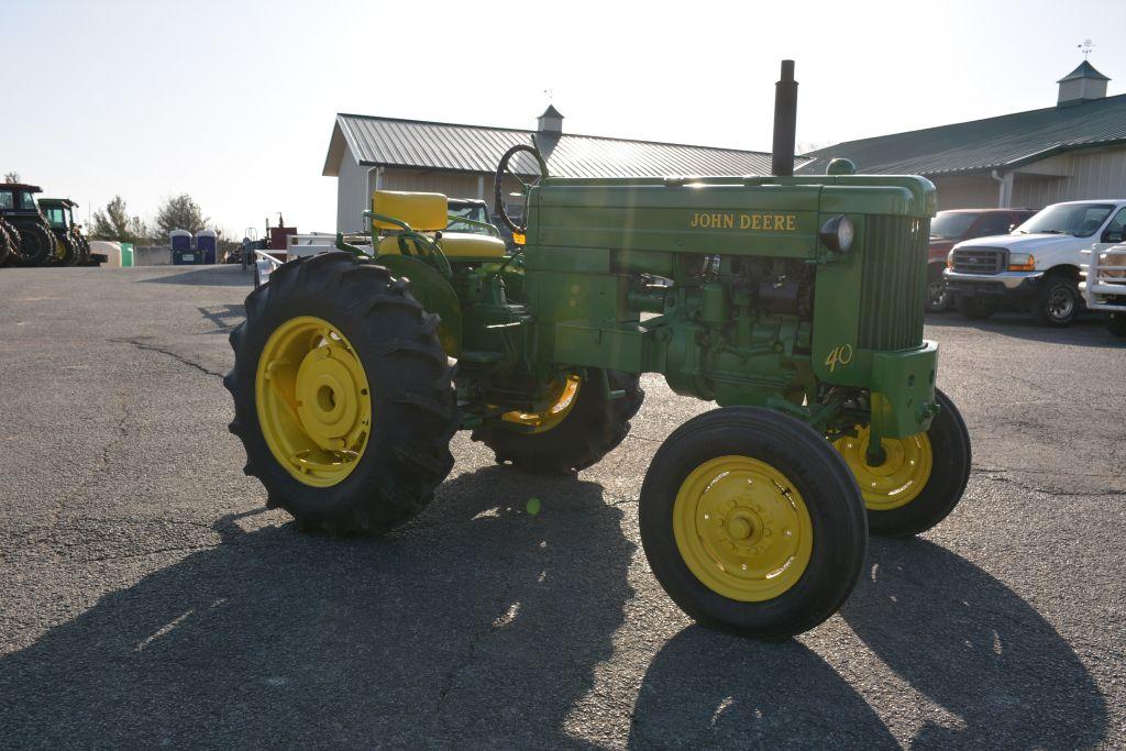 1954 John Deere 40, Runs Good, Great Shape, Front Factory Weight, Factory Wide Front, Clam Shell Fen