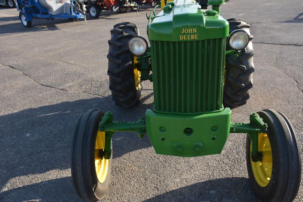 1954 John Deere 40, Runs Good, Great Shape, Front Factory Weight, Factory Wide Front, Clam Shell Fen