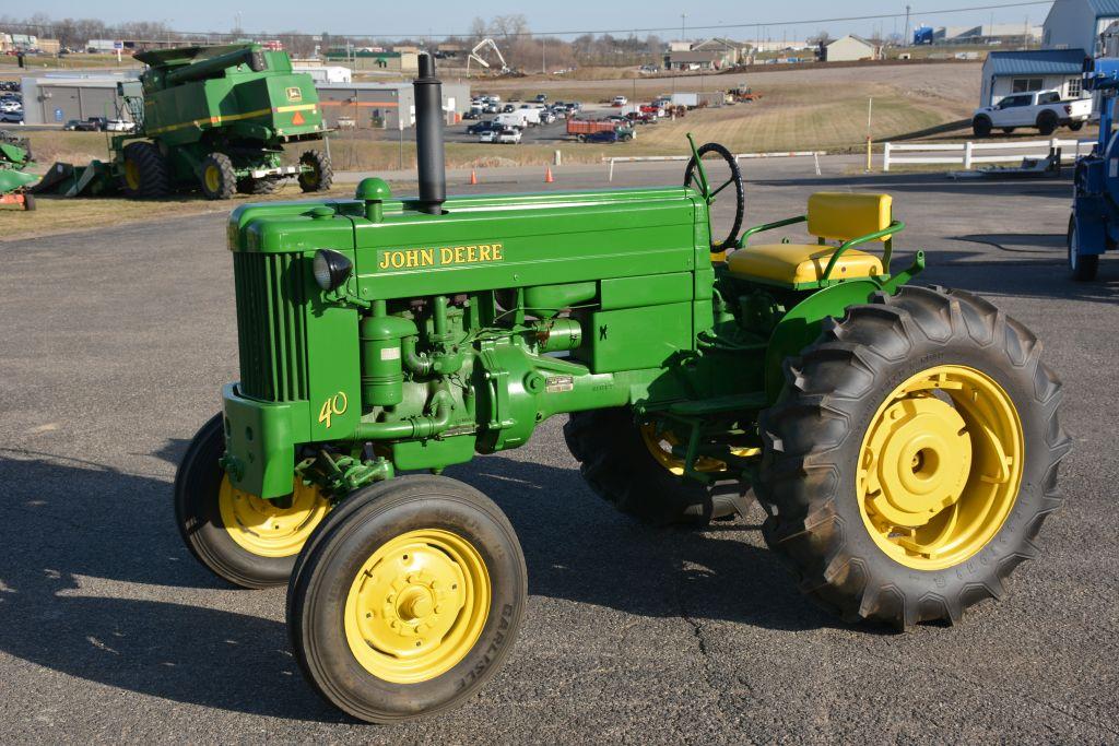 1954 John Deere 40, Runs Good, Great Shape, Front Factory Weight, Factory Wide Front, Clam Shell Fen
