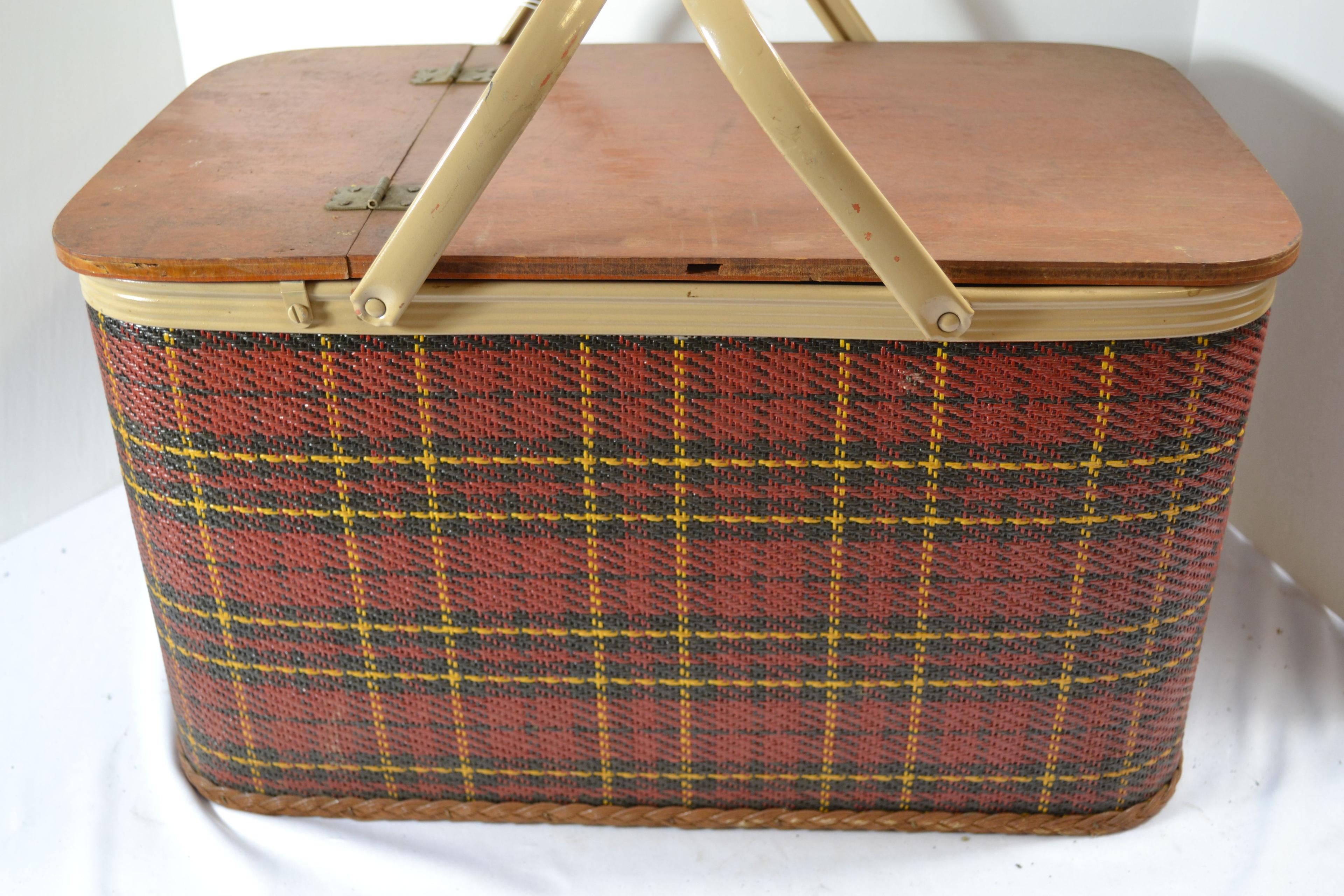 Vintage Plaid Pattern Picnic Based w/ Tray; By Redmon