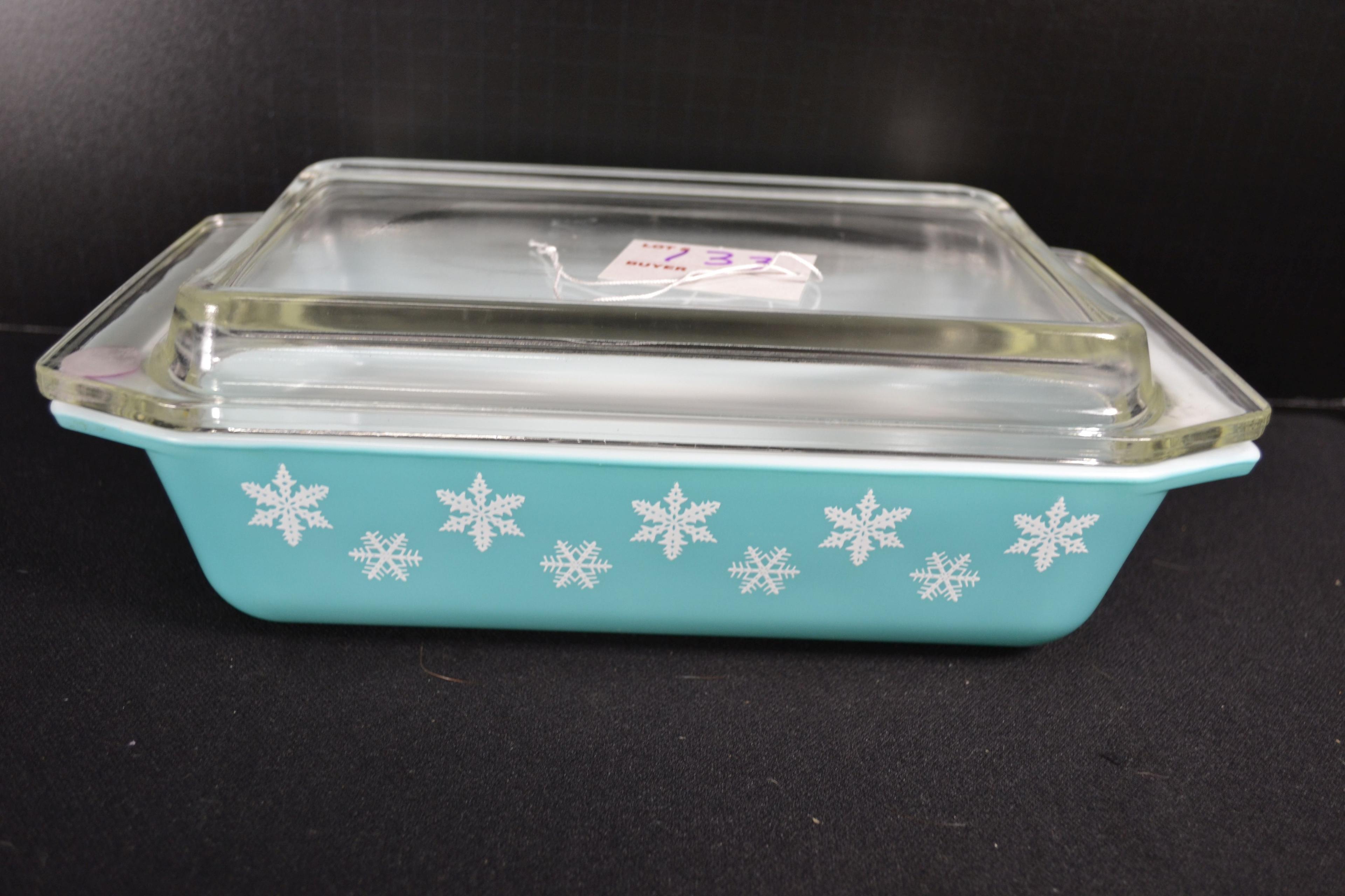 Pyrex White Snowflake on Turquoise No. 575 Space Saver w/Lid; Mfg. 1957-1963