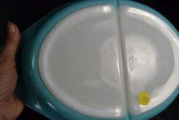 Pyrex Americana Blue Divided Dish w/Lid; Mfg. 1967-1969