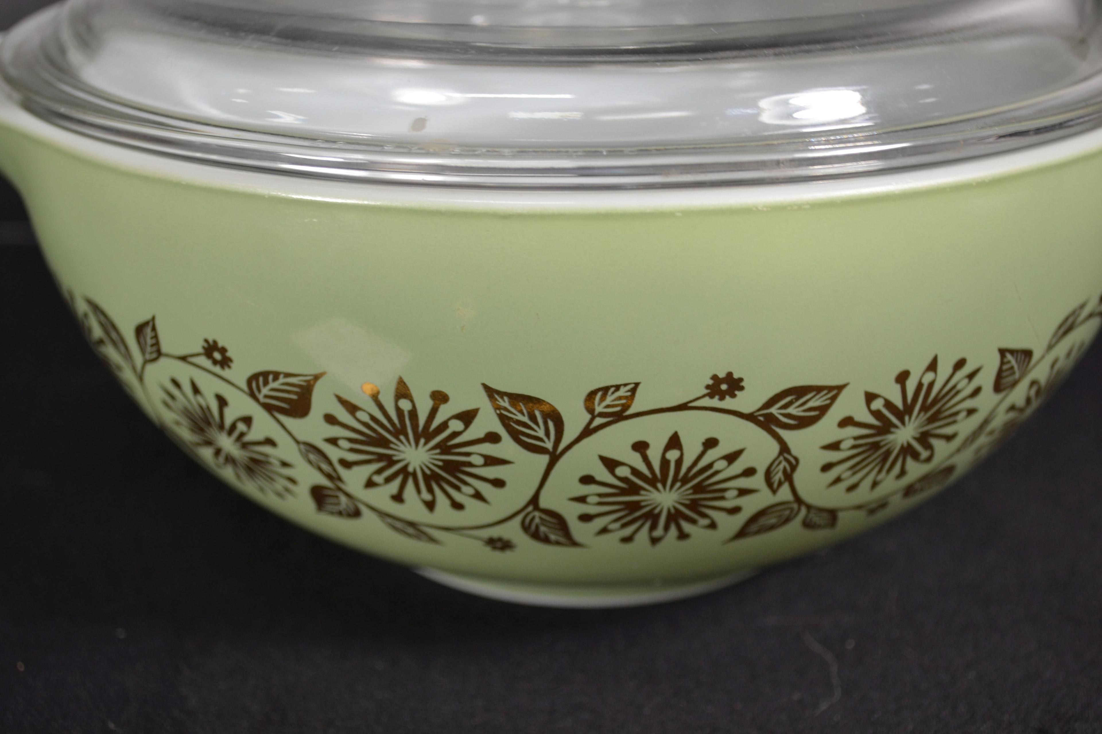 Pyrex Medallion No. 443 Cinderella Bowl Casserole w/Lid; Mfg. 1962-1963; Chipped lid.