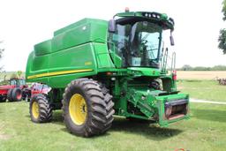 2013 John Deere S550 Combine, 2264E 1394S Hours, Rear Wheel Assist, Chopper, Backup Camera, Dual Gra