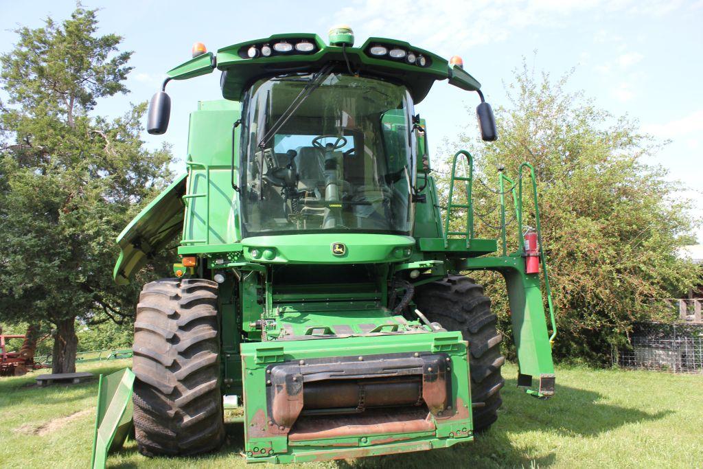 2013 John Deere S550 Combine, 2264E 1394S Hours, Rear Wheel Assist, Chopper, Backup Camera, Dual Gra