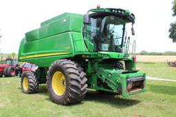 2013 John Deere S550 Combine, 2264E 1394S Hours, Rear Wheel Assist, Chopper, Backup Camera, Dual Gra