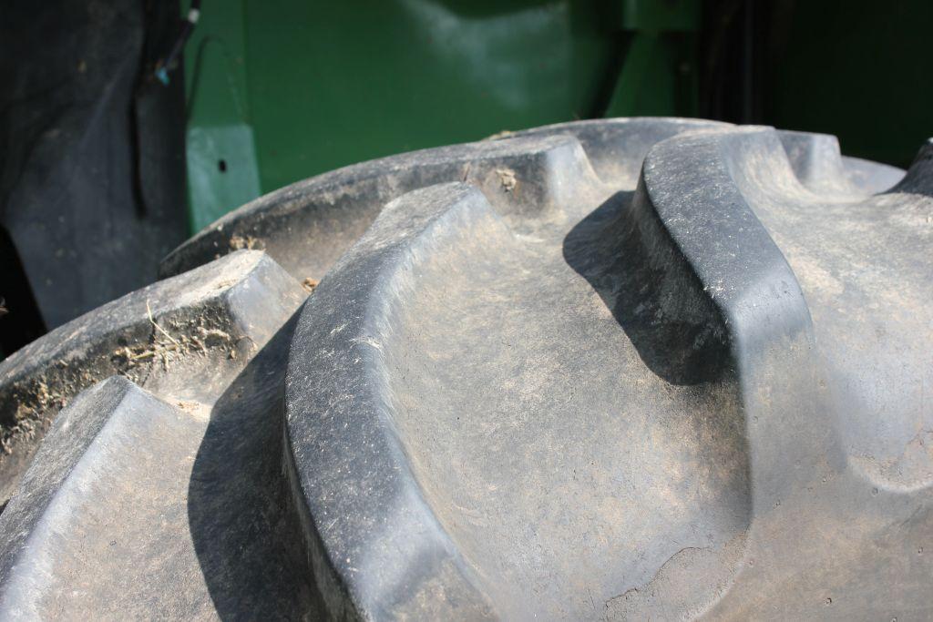 2013 John Deere S550 Combine, 2264E 1394S Hours, Rear Wheel Assist, Chopper, Backup Camera, Dual Gra