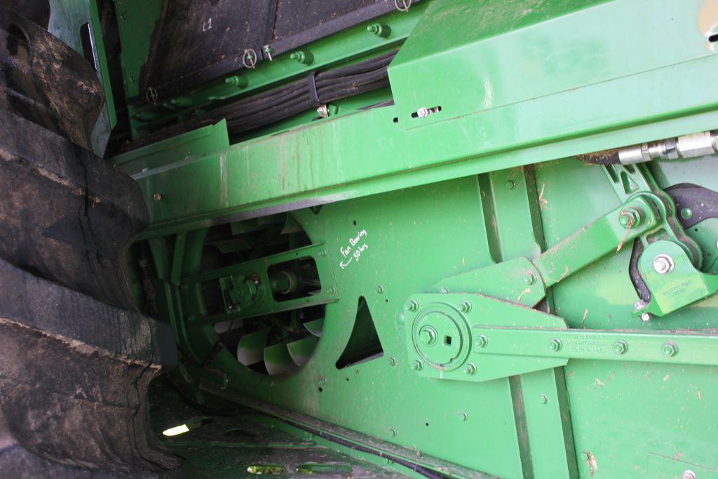 2013 John Deere S550 Combine, 2264E 1394S Hours, Rear Wheel Assist, Chopper, Backup Camera, Dual Gra