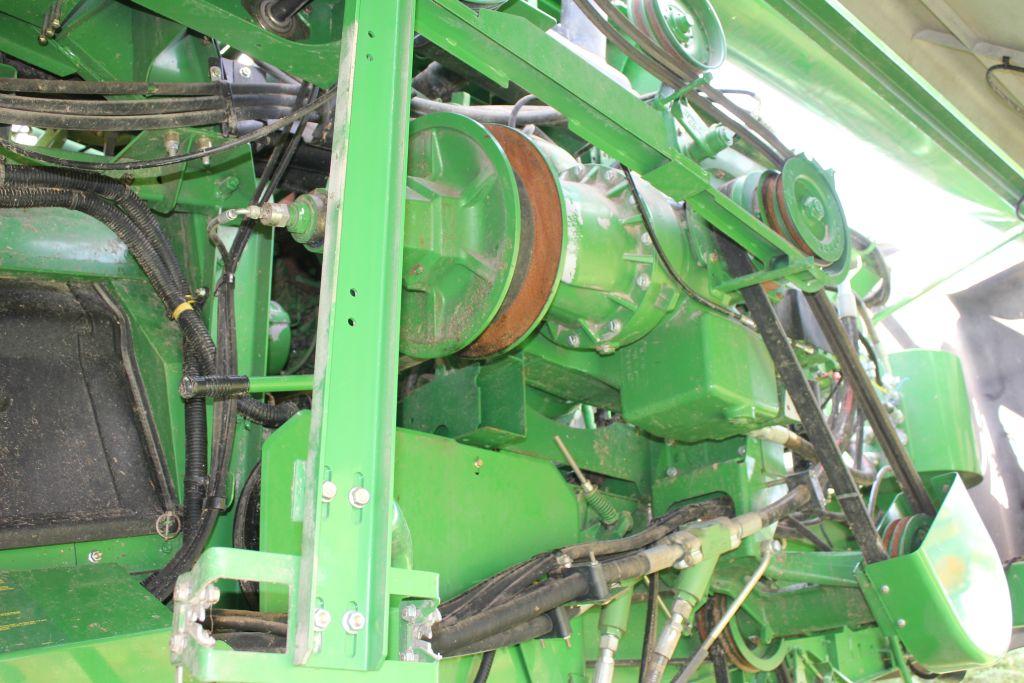 2013 John Deere S550 Combine, 2264E 1394S Hours, Rear Wheel Assist, Chopper, Backup Camera, Dual Gra