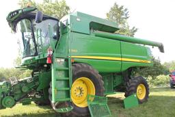 2013 John Deere S550 Combine, 2264E 1394S Hours, Rear Wheel Assist, Chopper, Backup Camera, Dual Gra