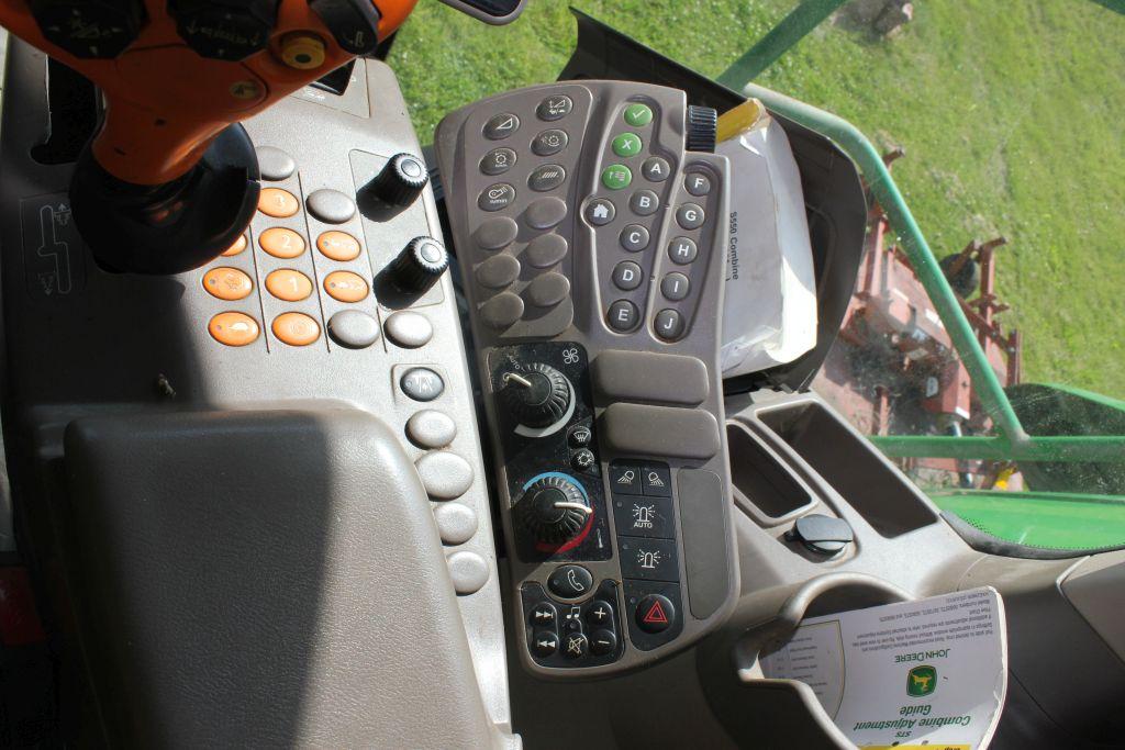 2013 John Deere S550 Combine, 2264E 1394S Hours, Rear Wheel Assist, Chopper, Backup Camera, Dual Gra