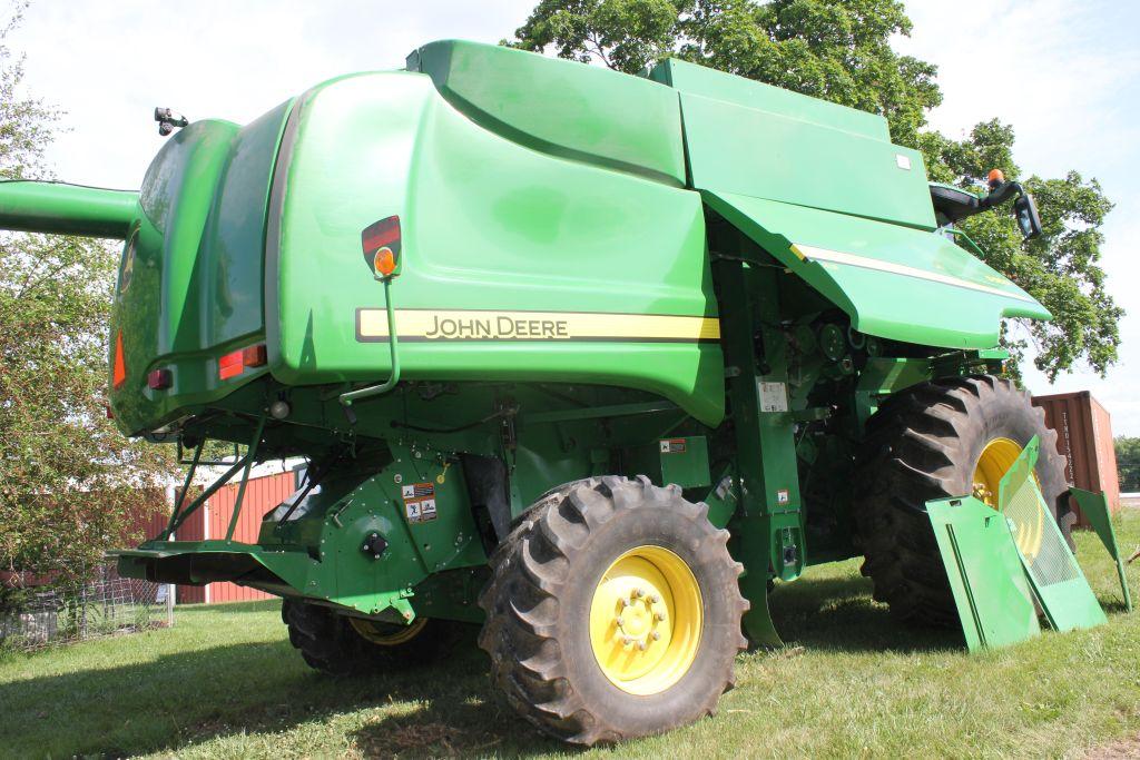 2013 John Deere S550 Combine, 2264E 1394S Hours, Rear Wheel Assist, Chopper, Backup Camera, Dual Gra