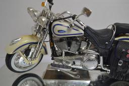 Maisto Harley Davidson 80 Cubic Inch Heritage Springer Scale Model on Platform