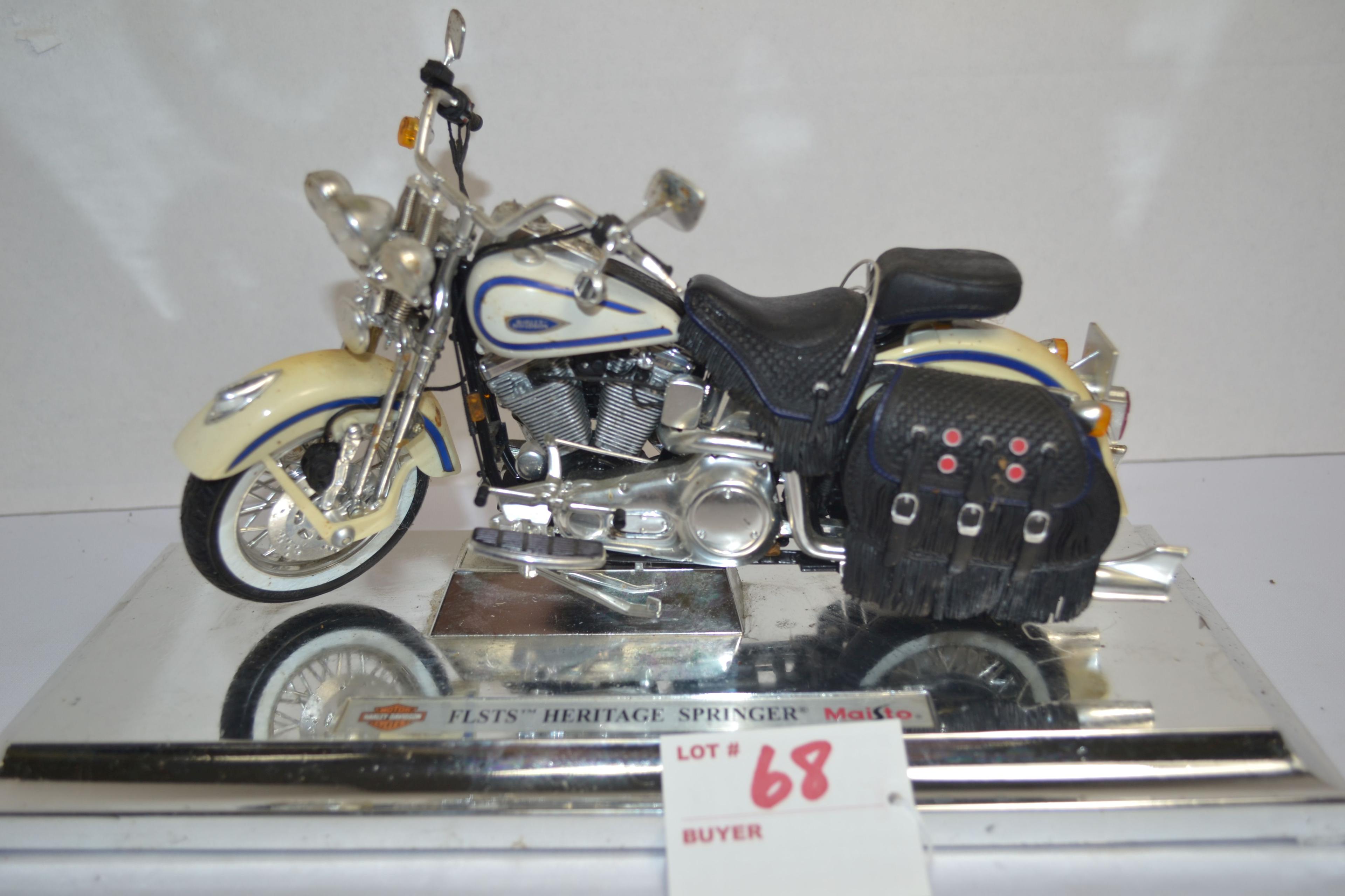 Maisto Harley Davidson 80 Cubic Inch Heritage Springer Scale Model on Platform