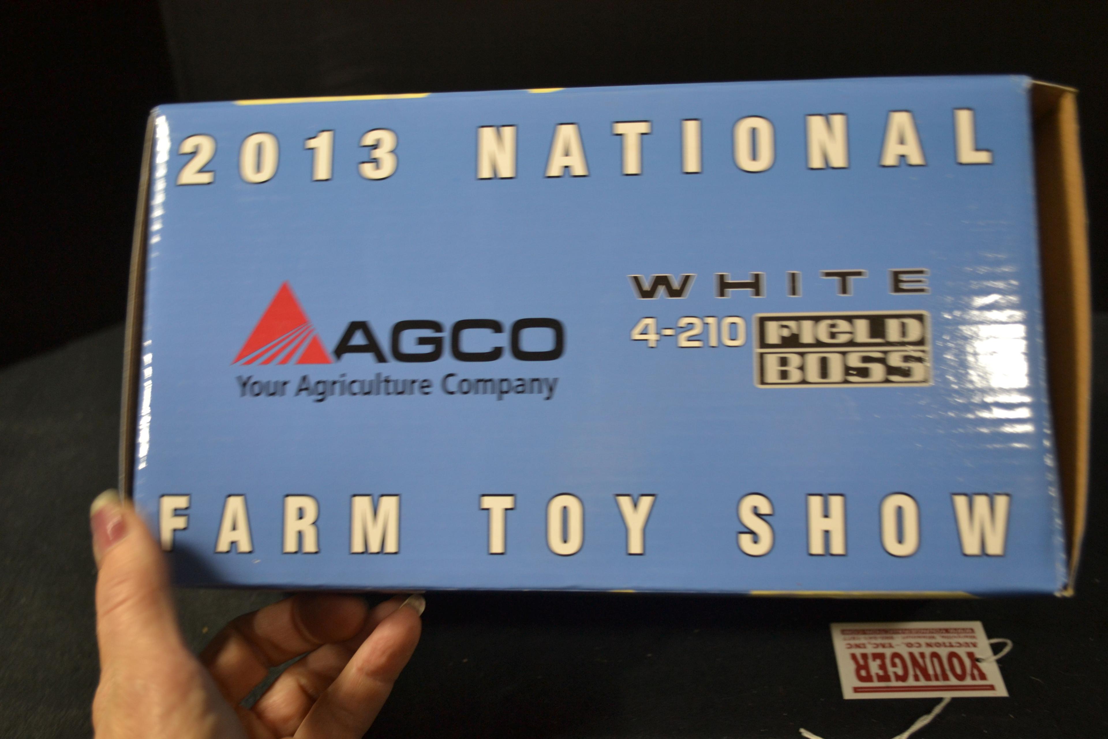 Ertl 2013 National Farm Toy Show Agco White 4-21 Field Boss 4WD Evolution Series I; 1/32 Scale; NIB