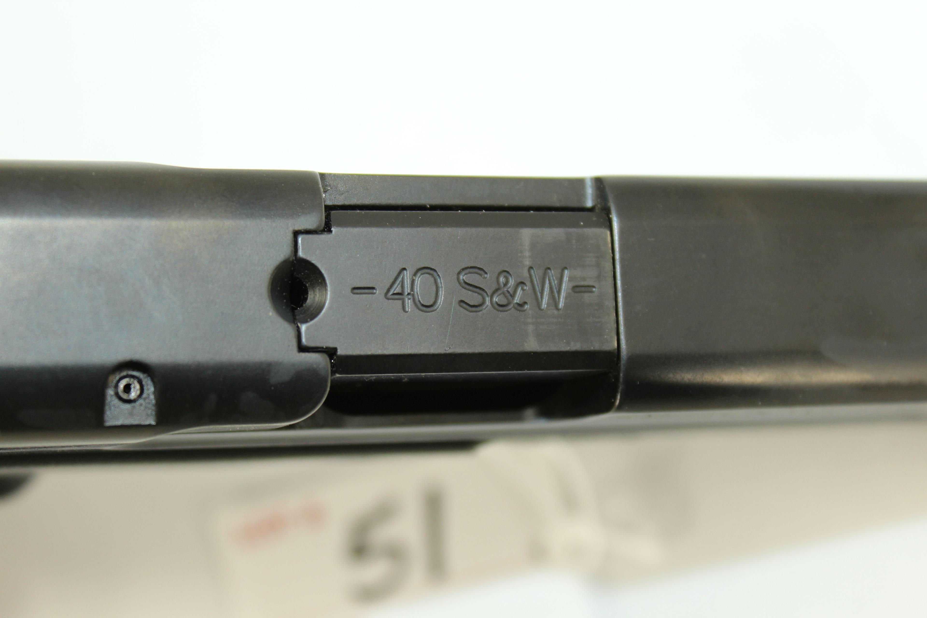 Smith & Wesson SD40 .40 S&W Cal. Semi-Auto Pistol w/14 Rd. Magazine and 3 Dot Sights; SN FEF7680