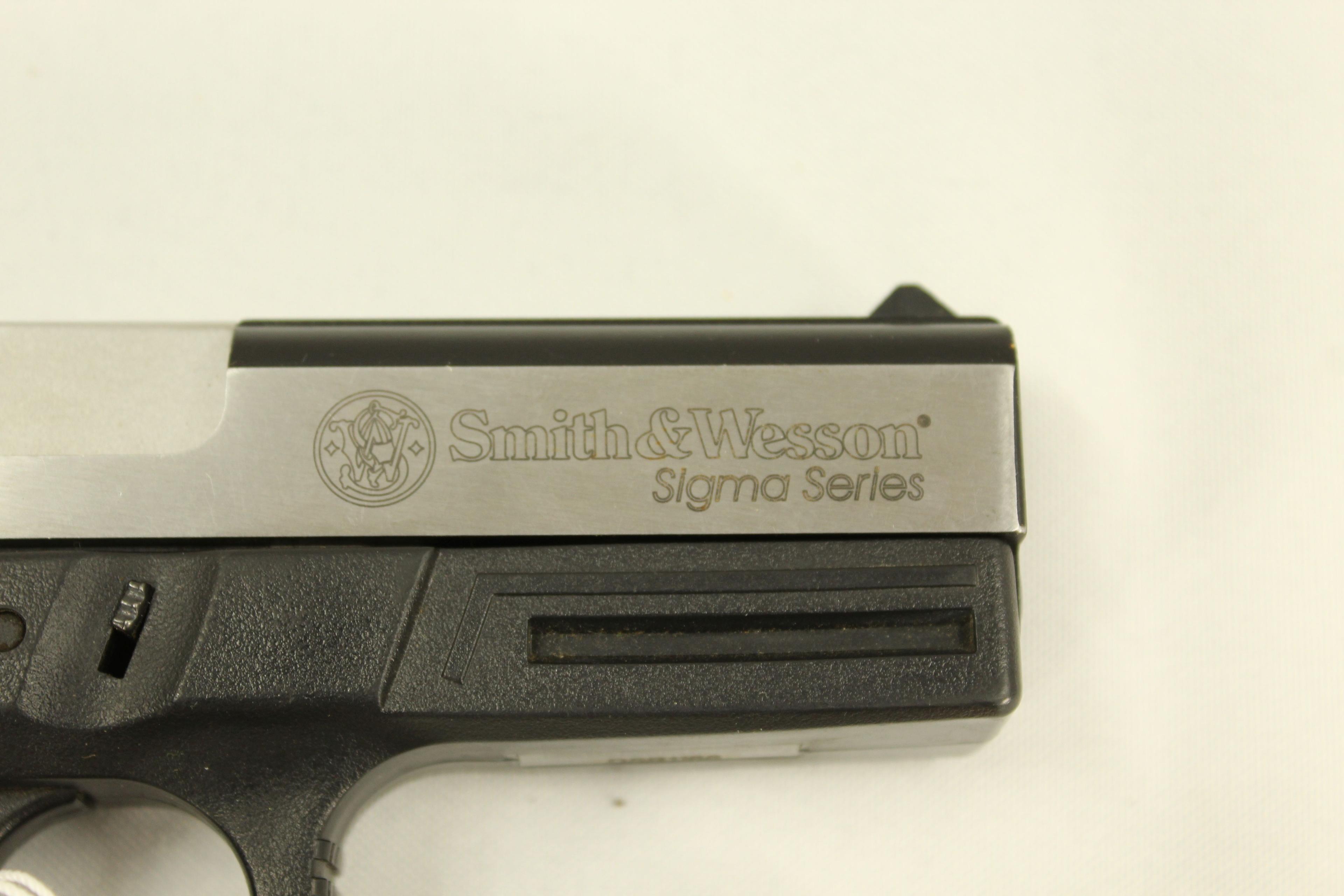 Smith & Wesson SW40VE Sigma Series .40 S&W Cal. Semi-Auto Pistol w/2-14 Rd. Magazines; SN DSR1188