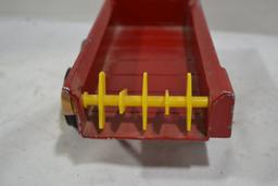 Vintage Ertl New Holland Sperry Rand Manure Spreader
