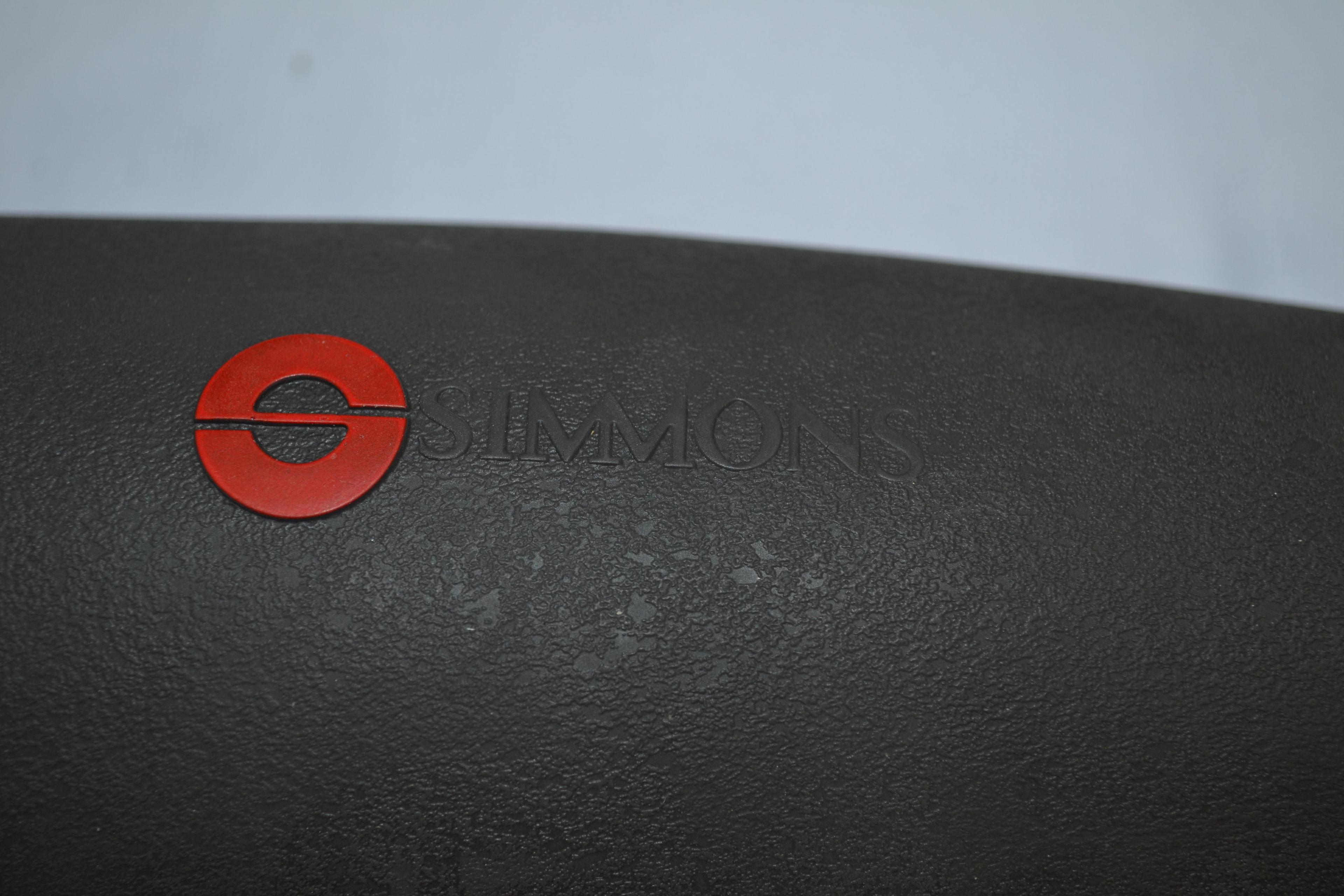 Simmons Model 846060 Spotting Scope w/Tripod in Hard Case; Can be used with camera.