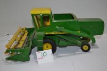 John Deere 6600 1/32 Scale Combine w/Bean Head; Played With