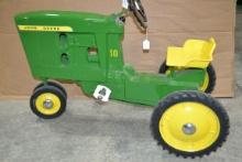 Ertl 1962 John Deere Model 10 3-Hole Pedal Tractor