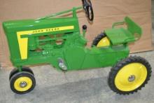 Ertl 1958 John Deere 620 Series Pedal Tractor