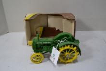 Ertl John Deere 1935 Model BR 1/16 Scale Tractor w/Box