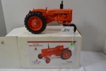 AGCO Allis-Chalmers D-17 1/16 Scale Wide Front Tractor w/Box