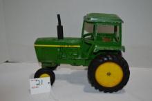 Ertl John Deere 1/16 Scale Wide Front Tractor w/Cab; Used