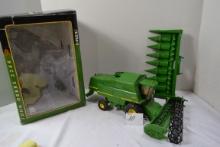 Ertl John Deere 2266 1/32 Scale Combine w/2 Heads and Box