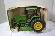 Ertl Collector's Edition John Deere 7800 1/16 Scale Row Crop Tractor w/Duals and Box