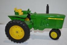 Ertl John Deere 3010 or 3020? 1/16 Scale Narrow Front Tractor; Nice Condition