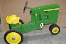 Ertl 1962 John Deere 3-Hole Pedal Tractor
