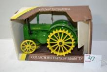 Ertl Collector's Edition 1953 John Deere Model D 1/16 Scale Tractor w/Box