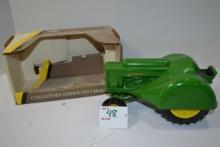 Ertl Collector's Edition 1953 John Deere Model 60 1/16 Scale Orchard Tractor w/Box