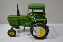 Ertl John Deere 4030 1/16 Scale Wide Front Tractor w/Cab; Used