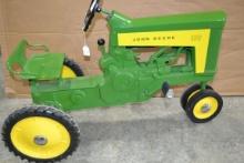 Ertl 1959 John Deere Model 130 Narrow Front Pedal Tractor