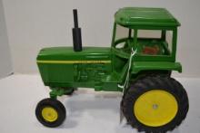 Ertl John Deere 4430 1/16 Scale Wide Front Tractor w/Cab