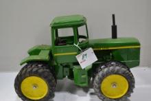 Ertl John Deere 8630 1/16 Scale Tractor