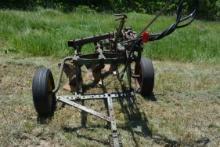 John Deere 4-Bottom Pull-type Plow w/Hydraulic Lift and Spring Tongue