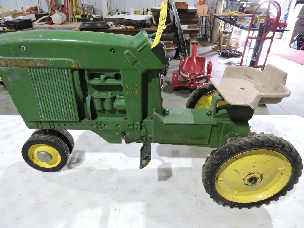 John Deere pedal tractor, wide front, scale model D-33, OTC-6301.