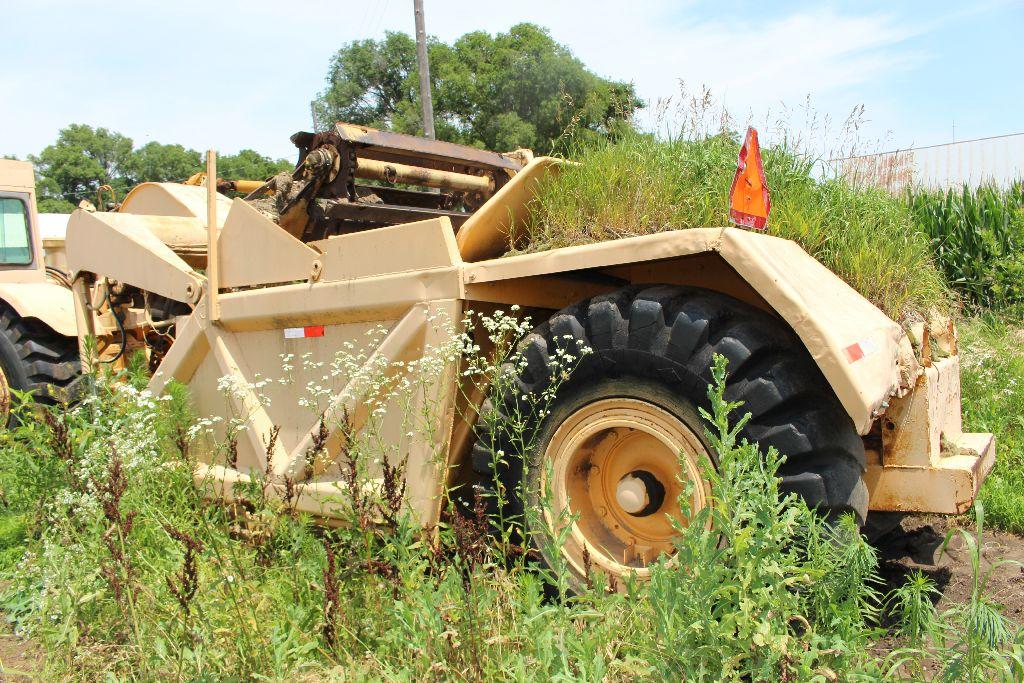 John Deere 760A scraper, low hours on engine overhaul and transmission, rea