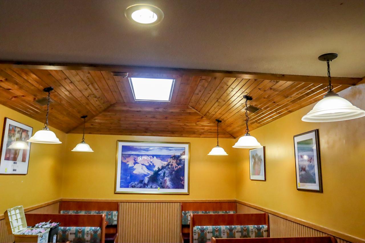 (13) Single Pendant Booth Lights