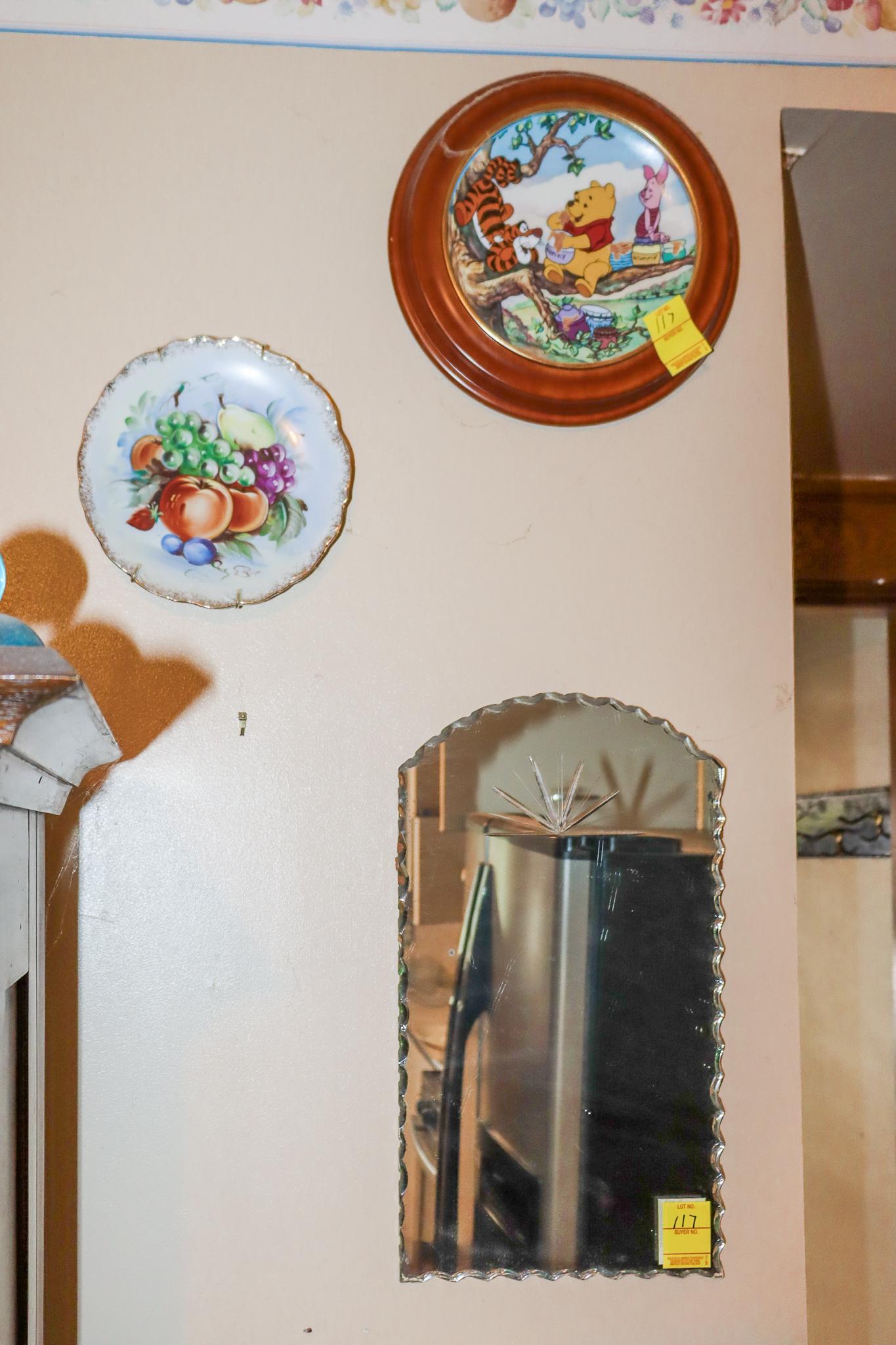 6 wall plates and décor items