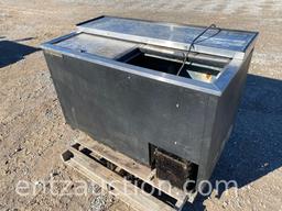 TRUE TOP OPEN REFRIGERATOR