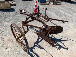 ANTIQUE SINGLE BOTTOM PLOW