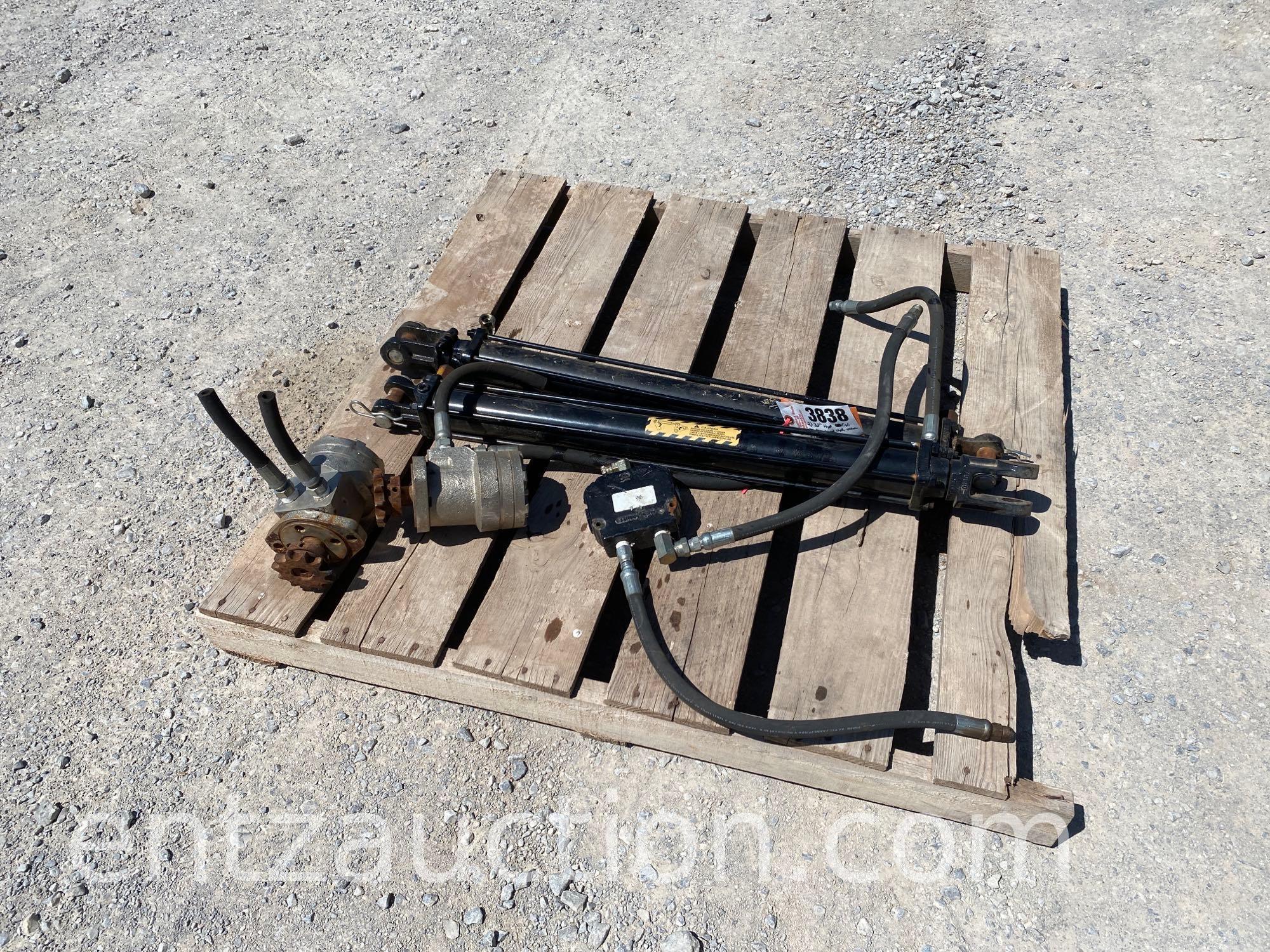 LOT W/ 2) 32" HYD. CYLINDERS, HYD. DIRECTIONAL