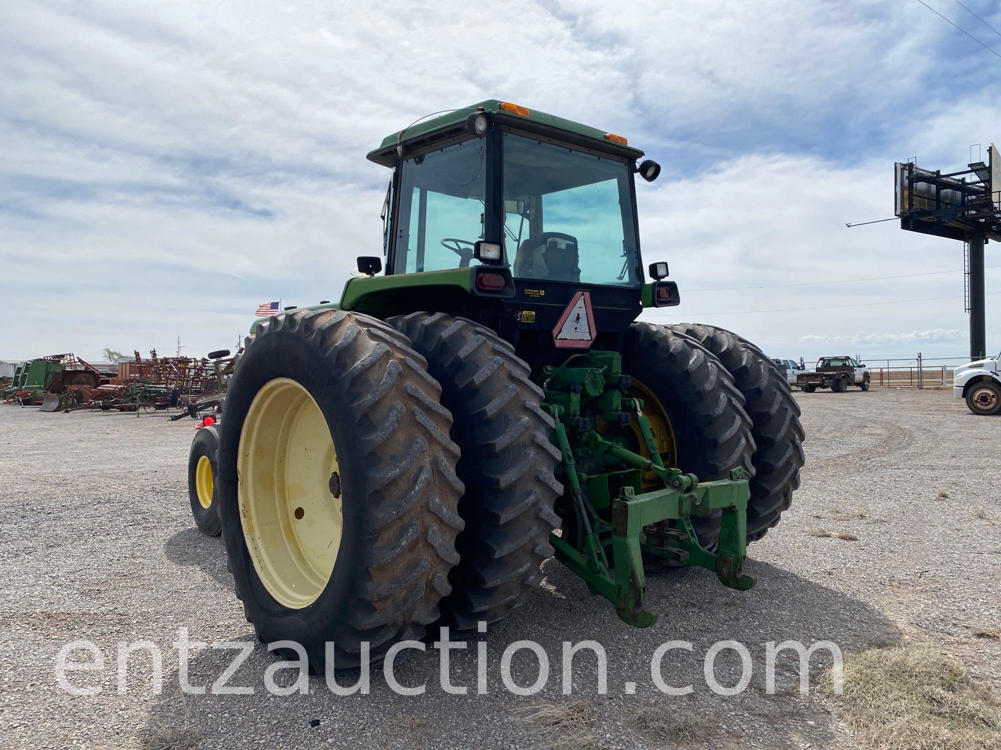 1992 JD 4560 TRACTOR, C&A, QUAD RANGE, 3PT