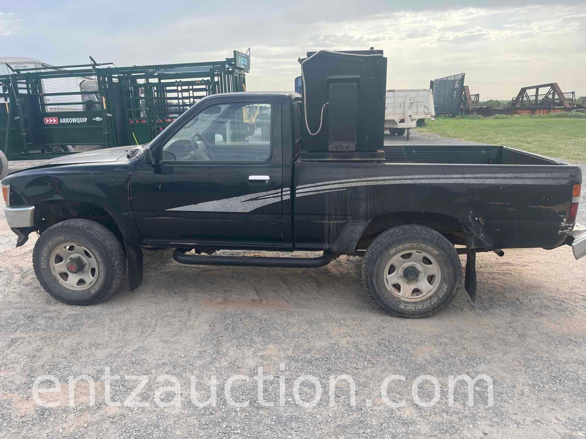 1993 TOYOTA PICKUP, SINGLE CAB, 4X4, 5 SPEED,